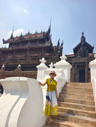 Walk the World Series Myanmar: Mandalay - Golden Palace Teak Monastery