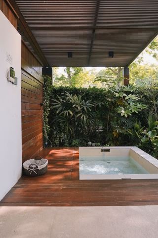 This hidden courtyard private hot spring hotel in Suzhou made my water town trip