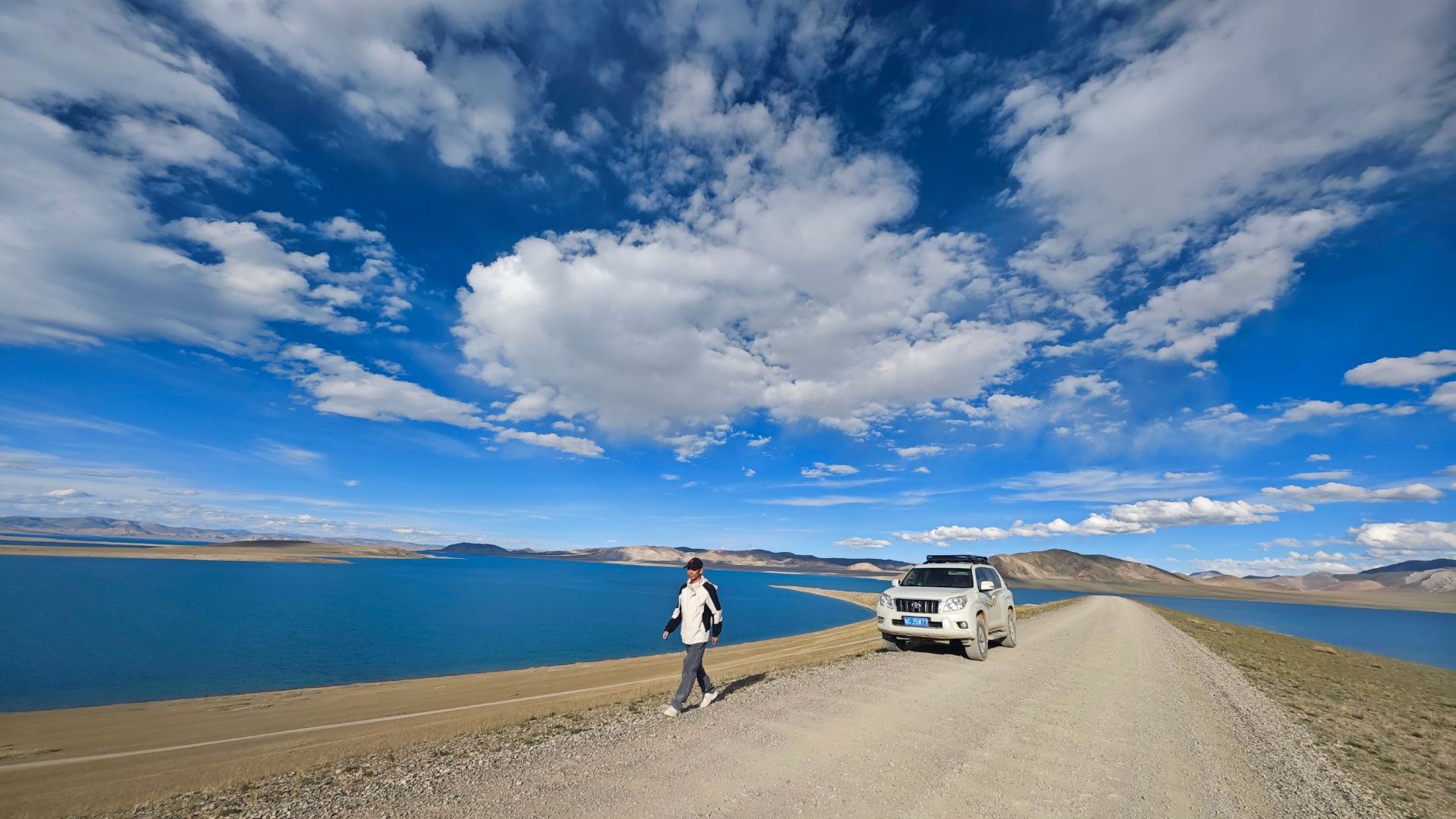 Zhari Namco | Traversing the Ngari Central Line via Beauty's Peak, Northern Tibet Qiangtang, a lake meeting the mountains and rivers.