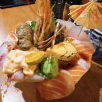 航空母艦級嘅足料魚生飯 @ 信兵衛