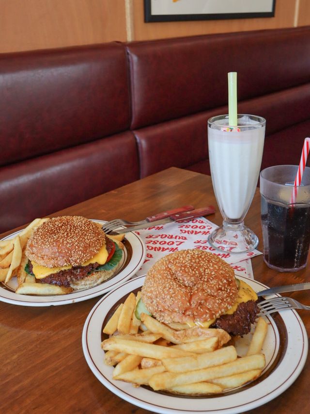 여기가 미쿡? 맛도 인테리어도 미국에서 가져온 행루즈버거