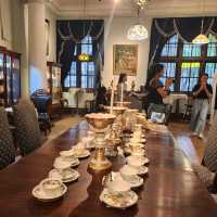 Room 8 咖啡店，古董收藏家