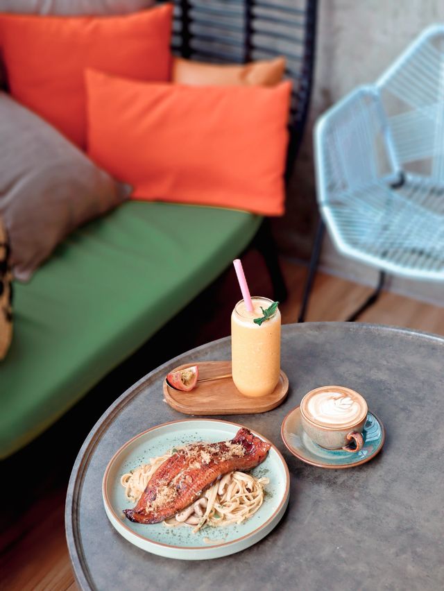 上環工業風打卡Cafe 夜間秒變酒吧 