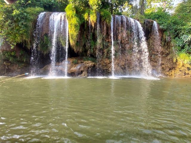 กริต ราฟท์ เฮาส์ แพเมืองกาญจนบุรี
