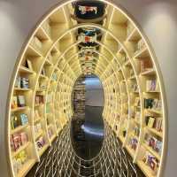 愈欣書店-科幻感極強的網紅打咭書店