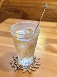山中湖畔に佇む、おとぎ噺から飛び出したイタリアンカフェ