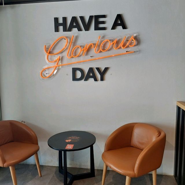 Have a Glorious Day at Gloria Jeans👖