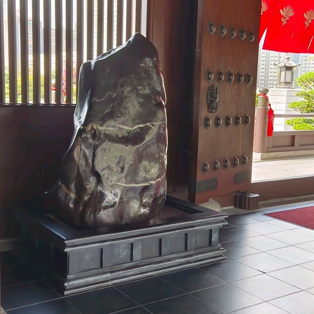 珍石展覽！大雄殿，觀音殿，藥師佛殿環立！氣象千字萬宙！