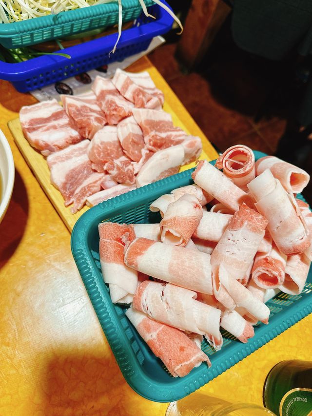 ソウル駅近く　ウォンドンミナリサムギョプサル　せりが美味しい！