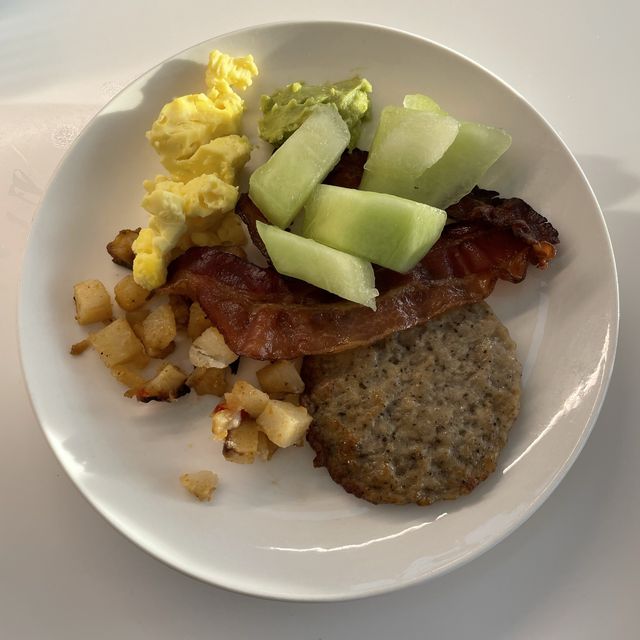 Newly renovated United Club lounge @ Newark