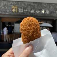 神戸元町「森谷」の揚げたてアツアツコロッケ！食べ歩きにおすすめ