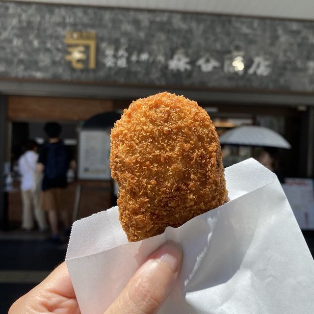 神戸元町「森谷」の揚げたてアツアツコロッケ！食べ歩きにおすすめ