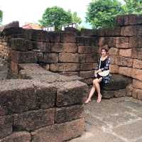 วัดมหาธาตุวรวิหาร สีสันแห่งแสงทวาราวดี