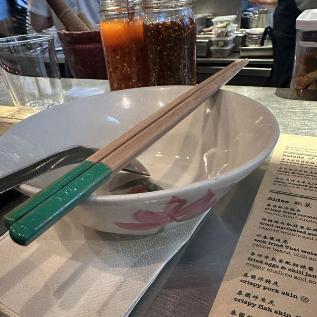 米芝蓮人氣泰國菜！泰式船麵天花板