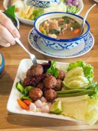 หนีแมวไป "ร้านอาหารเรือนคุณนาย" 