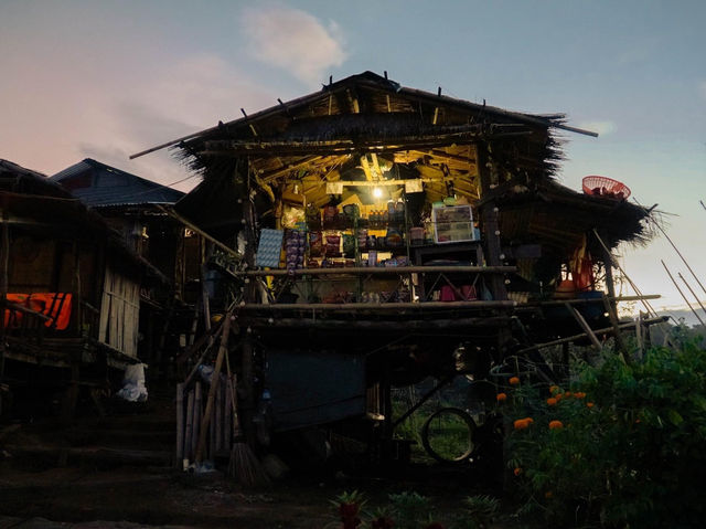 กางเต็นท์ริมสะพานมอญ  อ.สังขละบุรี