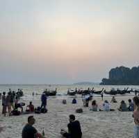 ร้านอาหารและที่พักดีริมทะเล หาดไร่เลย์