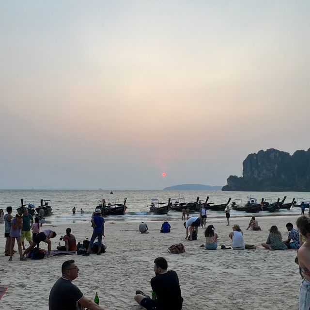 ร้านอาหารและที่พักดีริมทะเล หาดไร่เลย์