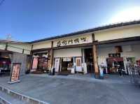 飛騨高山。『宮川朝市』で食べ歩き。『まぼろしの朝市牛乳』