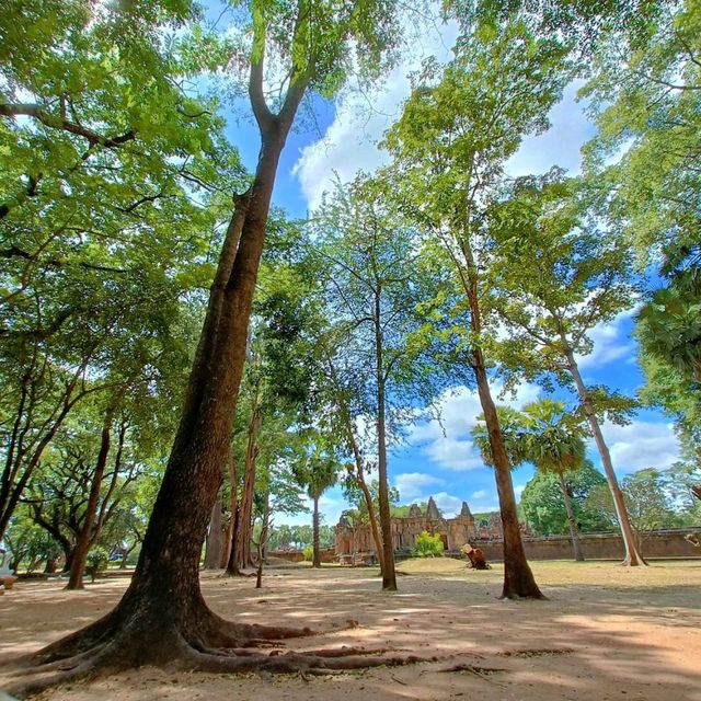 "ปราสาทเมืองต่ำ" ปราสาทหินถิ่นอีสานใต้