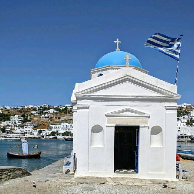 WHITE ASYMMETRICAL CHURCH IN MYKONOS!