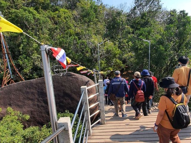 พระพุทธบาทพลวง เขาคิชฌกูฏ ✨️