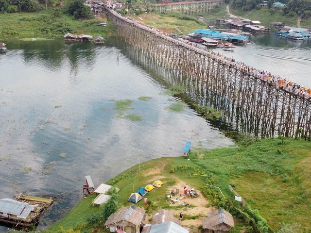 กางเต็นท์ริมสะพานมอญ  อ.สังขละบุรี