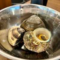 【兵庫・西宮市】活魚水槽の活貝をその場で焼いて味わえる「活貝センター 門戸漁港」