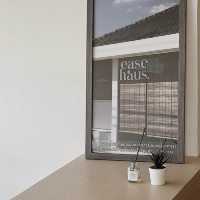 Ease haus Cafe：舒適環境，美味咖啡和蛋糕