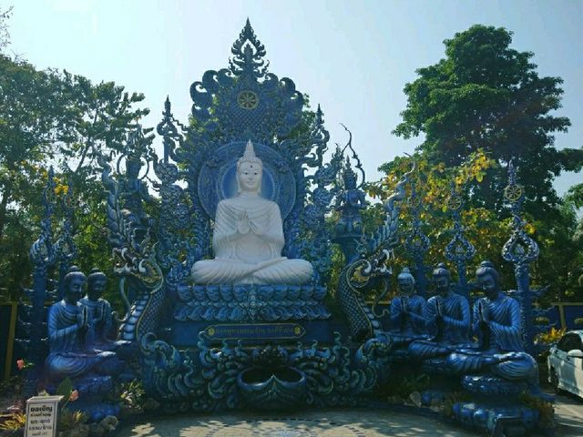 วัดร่องเสือเต้น Blue Temple