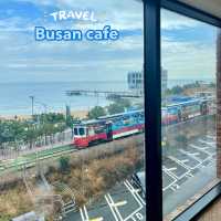 Busan cafe ชมวิวหลักล้านกับรถไฟปู๊นๆๆ 🚃 🤍