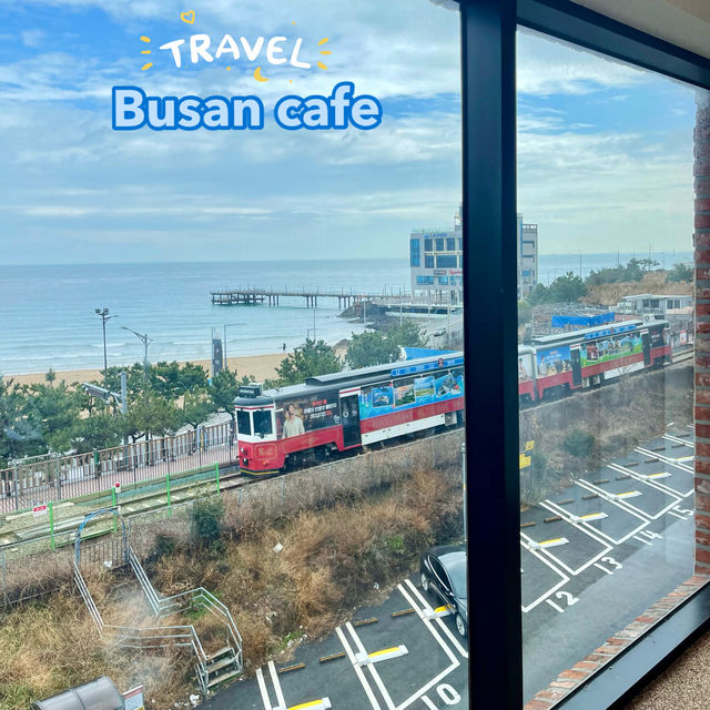 Busan cafe ชมวิวหลักล้านกับรถไฟปู๊นๆๆ 🚃 🤍
