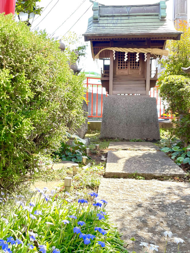 【安全稲荷神社/東京都】企業の敷地の片隅で見守る神社