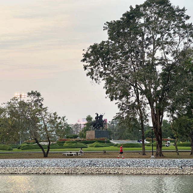 สวนสาธารณะทุ่งนาเชย กลางเมืองจันทบุรี