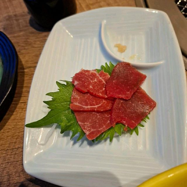 Asogen เรียวกัง  ลอง Sasimi เนื้อม้าที่Aso