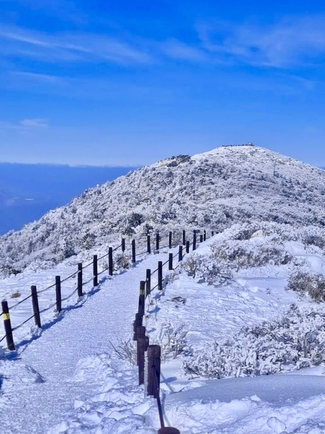 아름다운 한옥정자와 설산, ❄️ 눈 골짜기를 볼 수 있는 🍧 국내 겨울왕국 여행지 추천