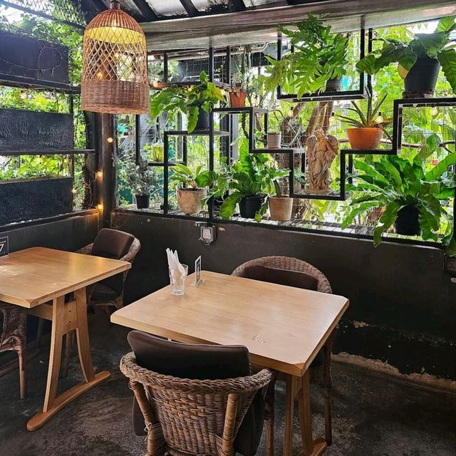 จิบกาแฟ @ RowHou8e Cafe 