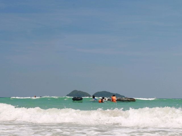 เที่ยวทะเลใสๆ ที่หาดน้ำใส
