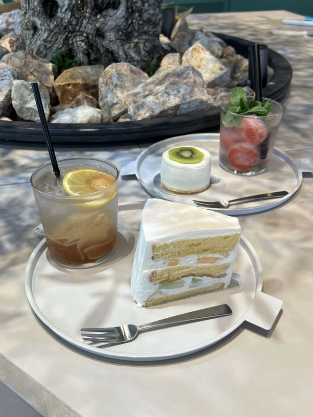 【福岡カフェ】開放的な店内でおいしいスイーツを楽しめる