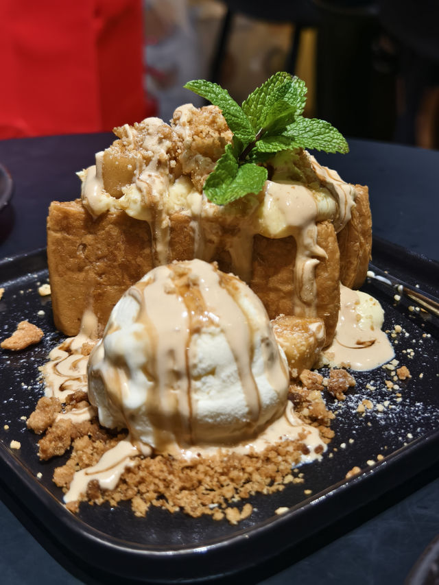 旺角暗黑風裝修cafe