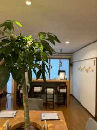 【福岡カフェ】木の温もりと木漏れ日を感じられる和モダンカフェ
