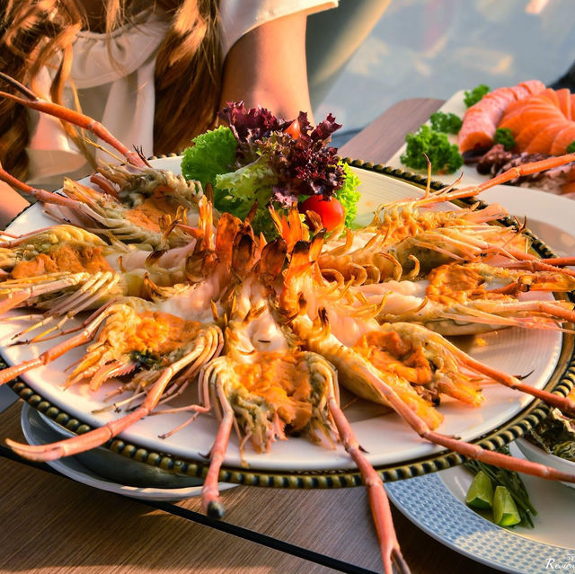 นอนโรงแรมหรูกินบุฟเฟ่ต์นานาชาติบนตึกใบหยก