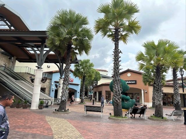 Lets Shopaholic at Johor Premium Outlets