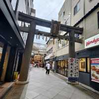京都景點｜隱身商店街能增長學問智慧、金牛求財富—錦天滿宮