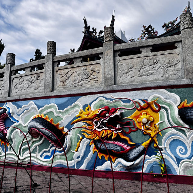 "Must-Visit Tua Pek Kong Temple in Kuching: Enhance Your Experience with Local Tour Guides"