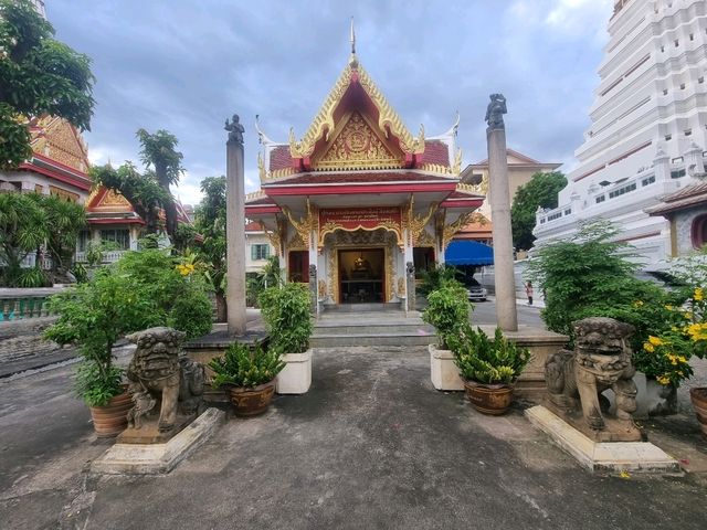 วัดจักรวรรดิราชาวาสวรมหาวิหาร(วัดสามปลื้ม)