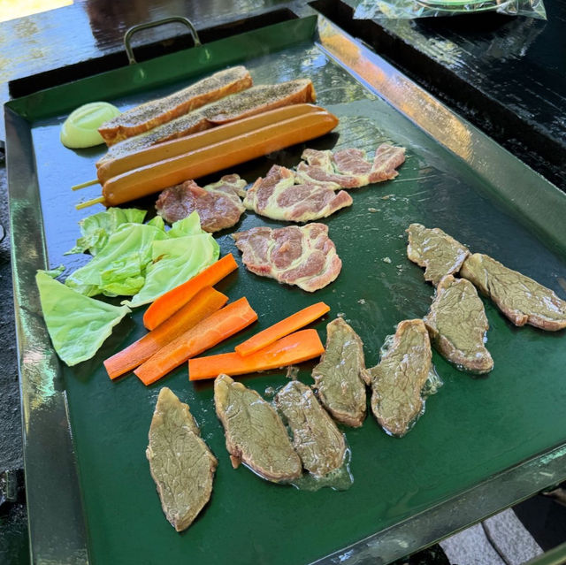 びわ湖の湖畔の森の中で、気持ちよくBBQ