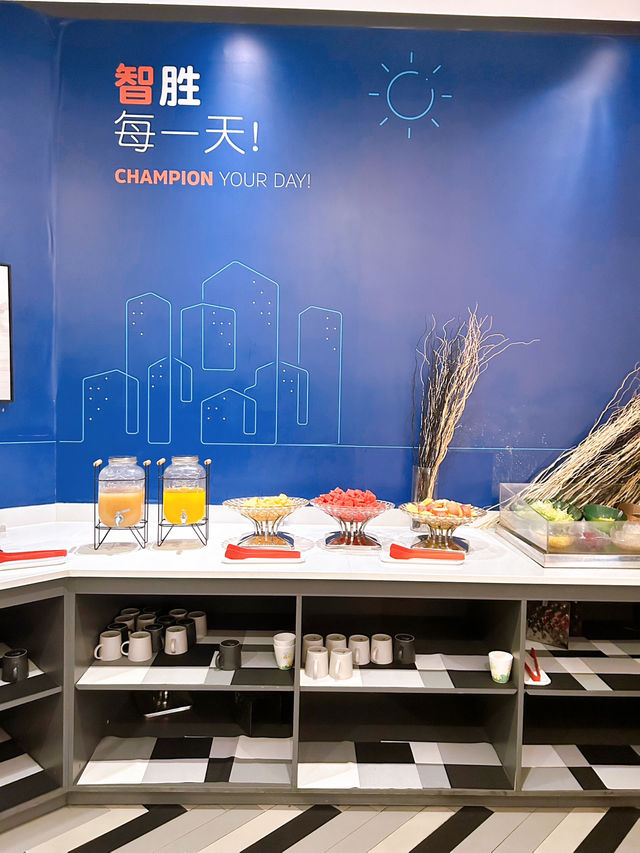 Buffet Breakfast at Holiday Inn Express Hangzhou Westlake East
