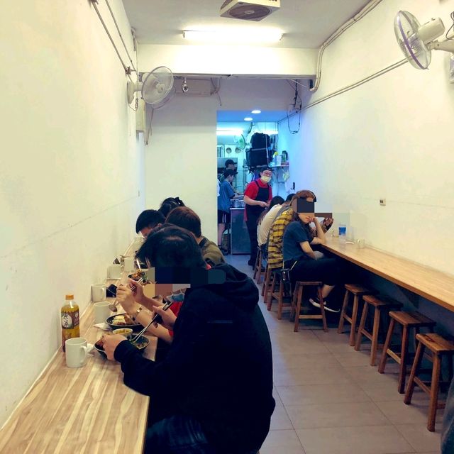 台北美食｜以科學精神鑽研咖哩配方與香料的晴光市場超人氣咖哩飯—十巷咖哩