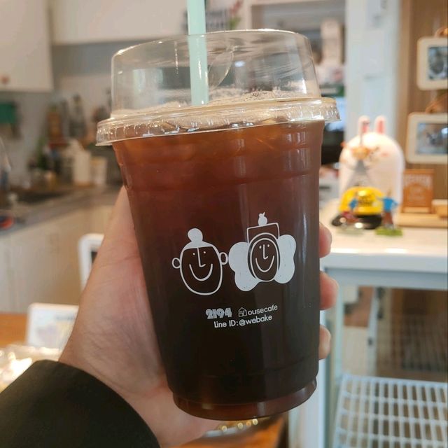 คาเฟ่เล็กๆ สไตล์โฮมมี่ ในหมู่บ้านเมืองทอง 1 
